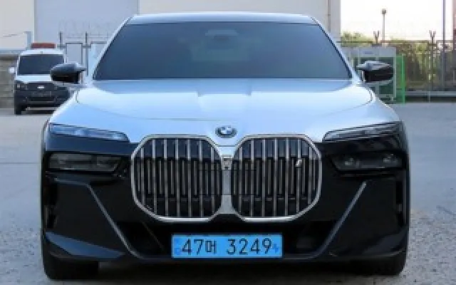 BMW i7 2023/04 62,891km