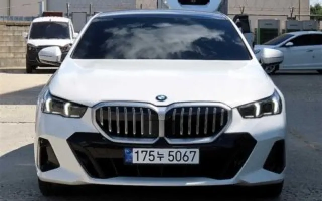 BMW 5시리즈 2025/05 26,454km